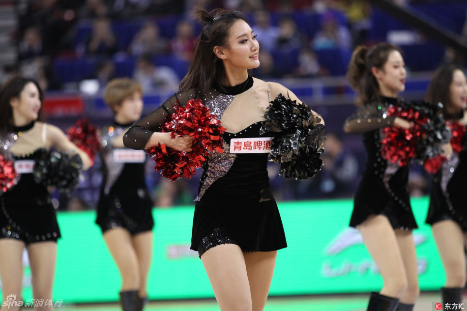 1月7日,北京,2017年cba全明星星锐赛,啦啦宝贝衣着火辣性感热舞.