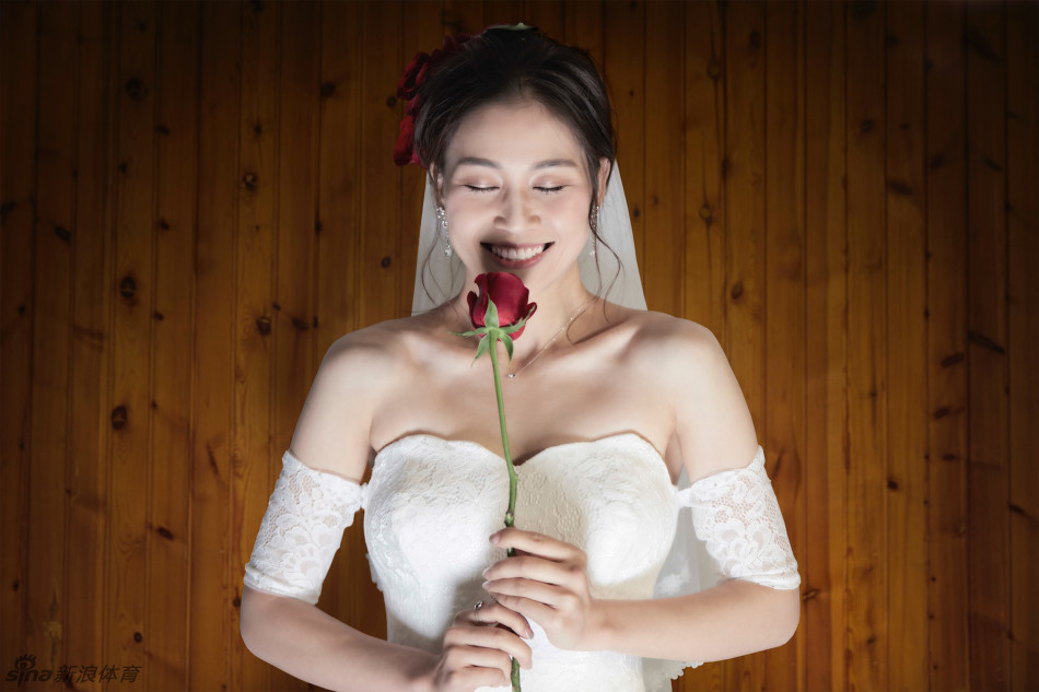 奥运冠军易思玲创意婚纱照