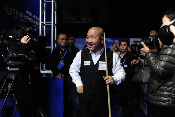 演员王小利玩转中式八球_高清图集_新浪网