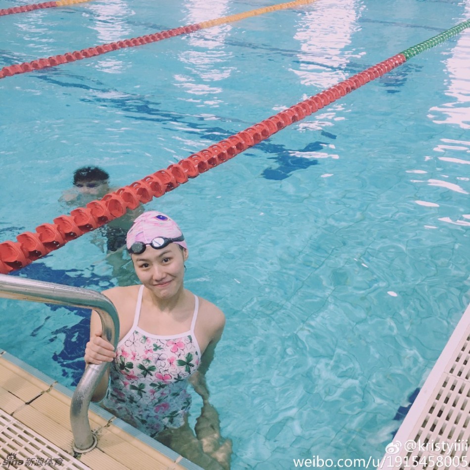 游泳女神刘湘新自拍皮肤白皙