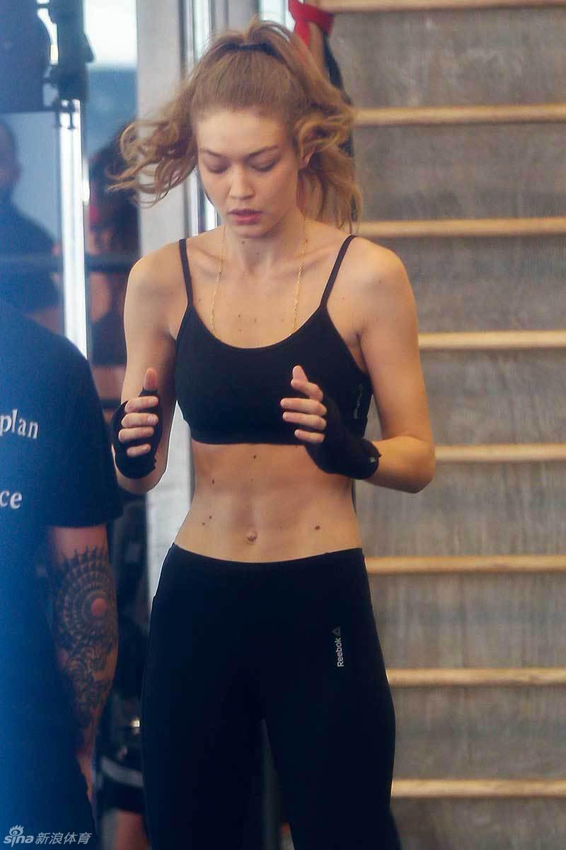 维密超模苦练拳击为减脂塑形