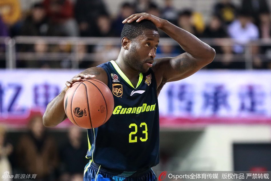 斯隆摸头打战术