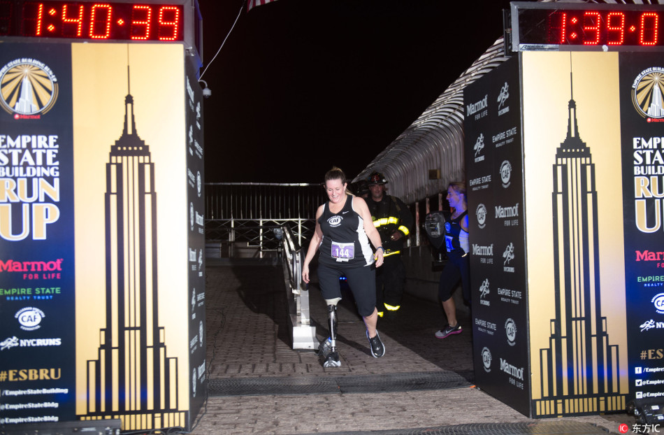 帝国大厦爬楼梯大赛举行 选手挑战爬升极限