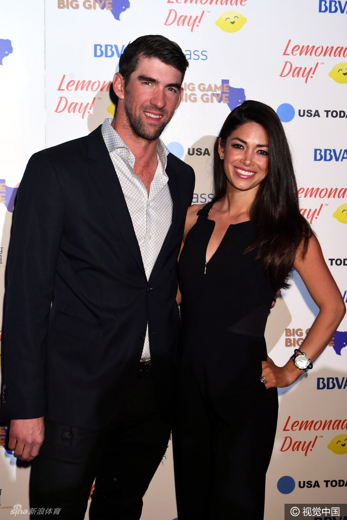 菲尔普斯携爱妻出席扑克活动_高清图集_新浪网