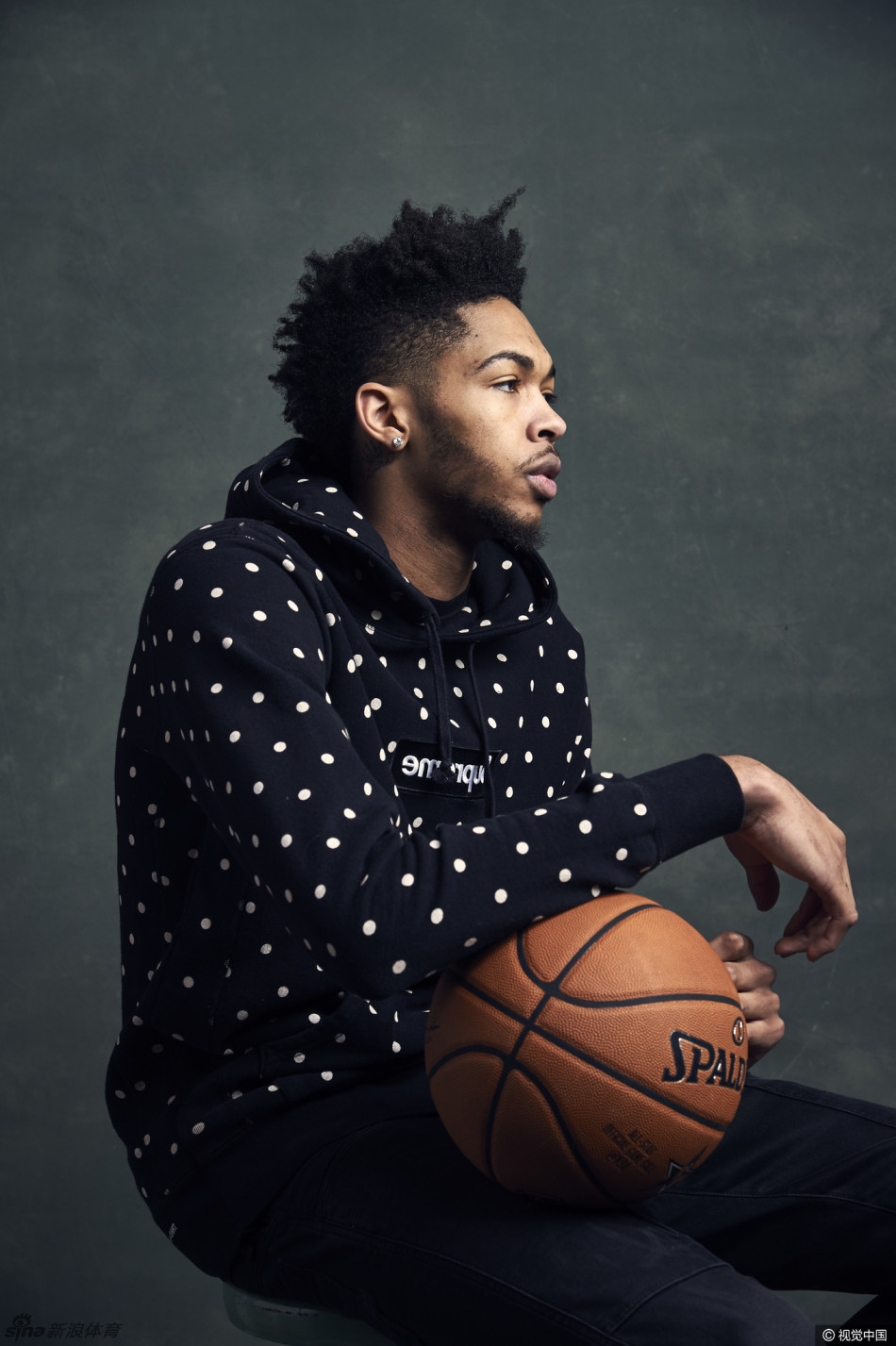 的各路球星都聚集到了新奥尔良,今天是官方拍摄宣传照,图为英格拉姆