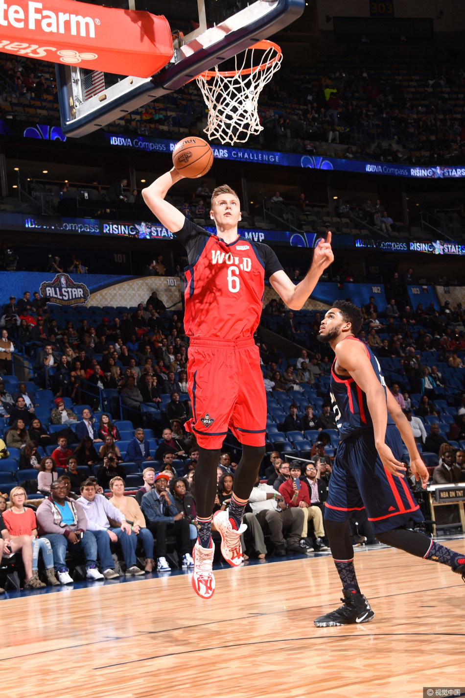 拿下了36分11次助攻,巴迪-希尔德28分,克里斯蒂安-波尔津吉斯24分10个