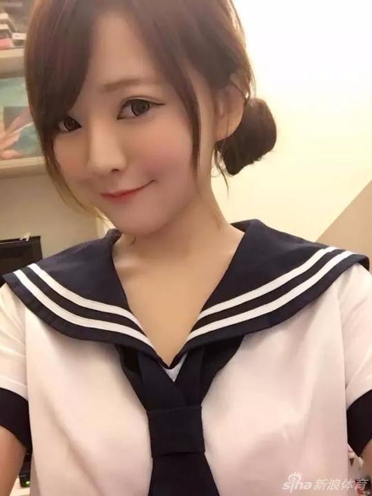 女主播爱健身大汗淋漓