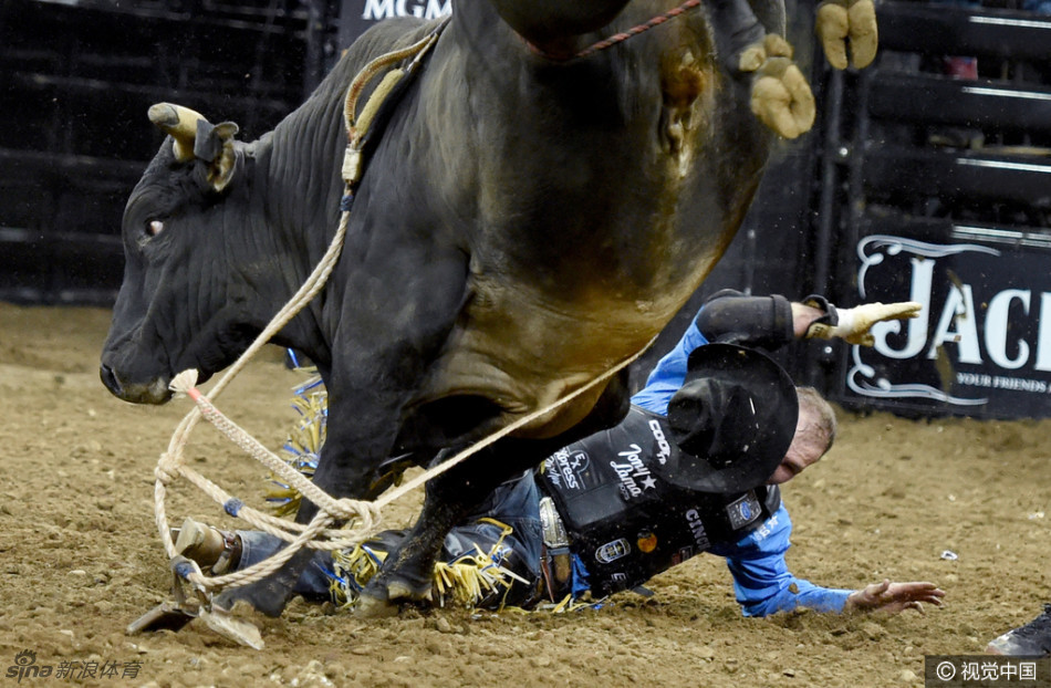 骑牛大赛惊险刺激画面爆裂_高清图集_新浪网