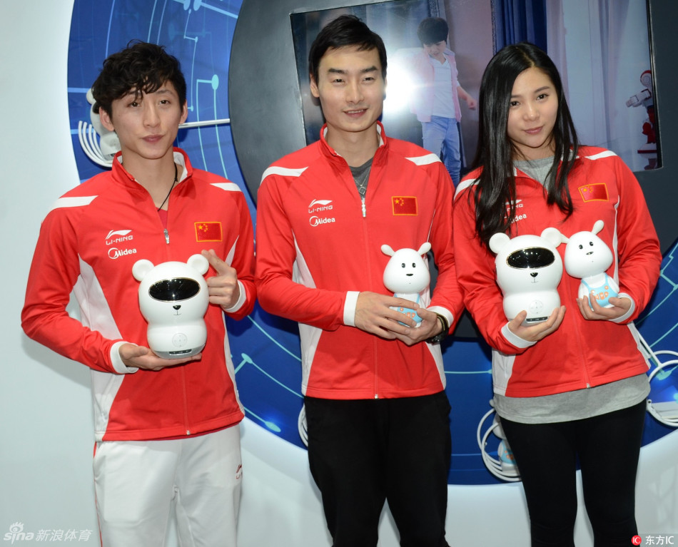 何姿秦凯合体亮相亲密撒狗粮