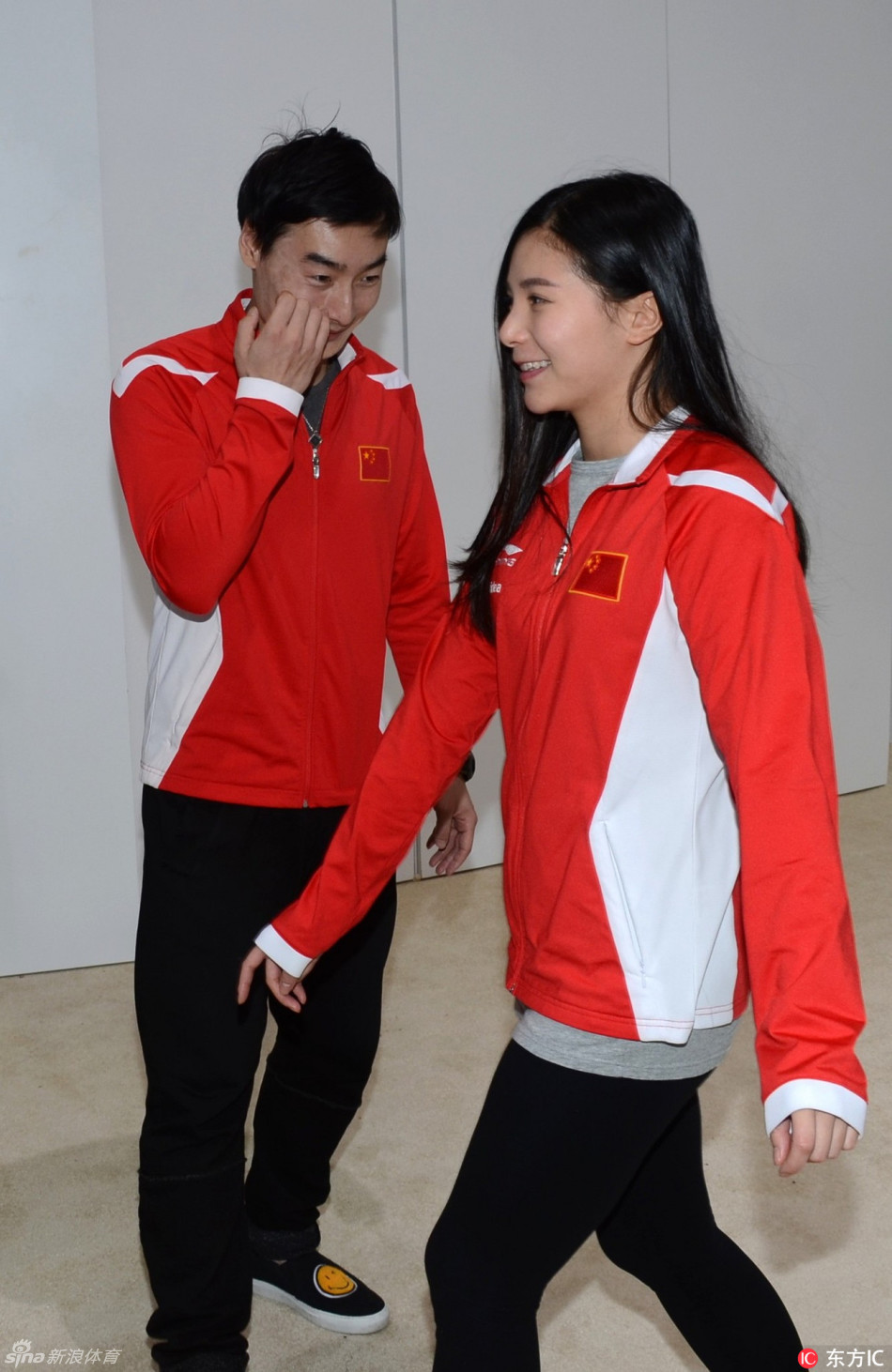 何姿秦凯合体亮相亲密撒狗粮_高清图集_新浪网