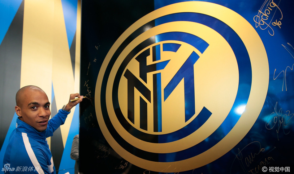 马里奥领衔国米众将现身球队专卖店_高清图集_新浪网