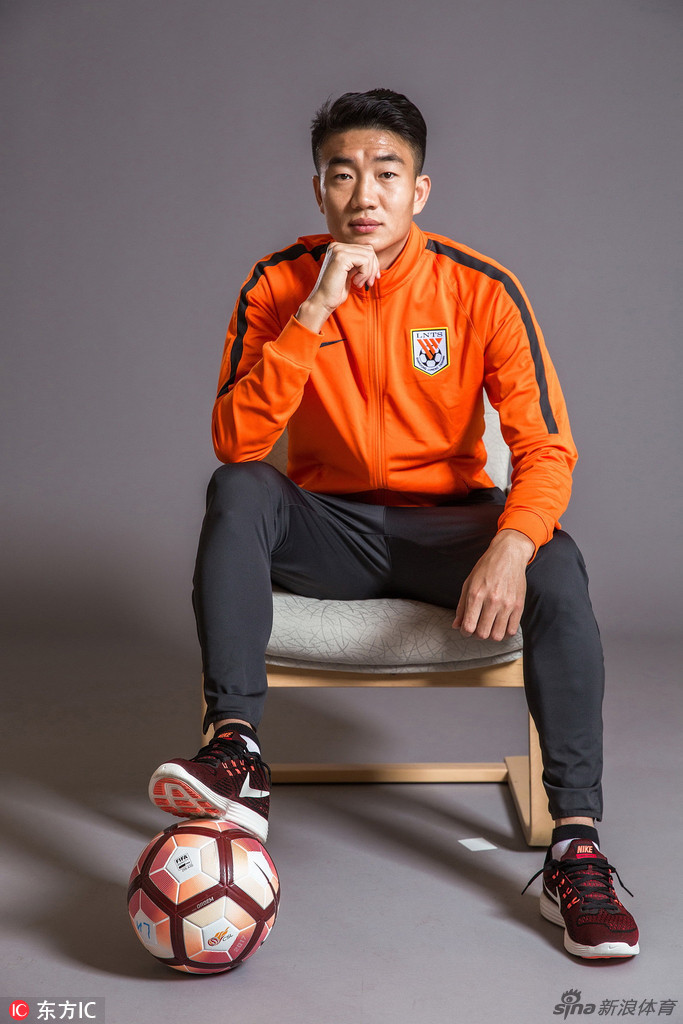 2017山东鲁能官方创意写真_高清图集_新浪网