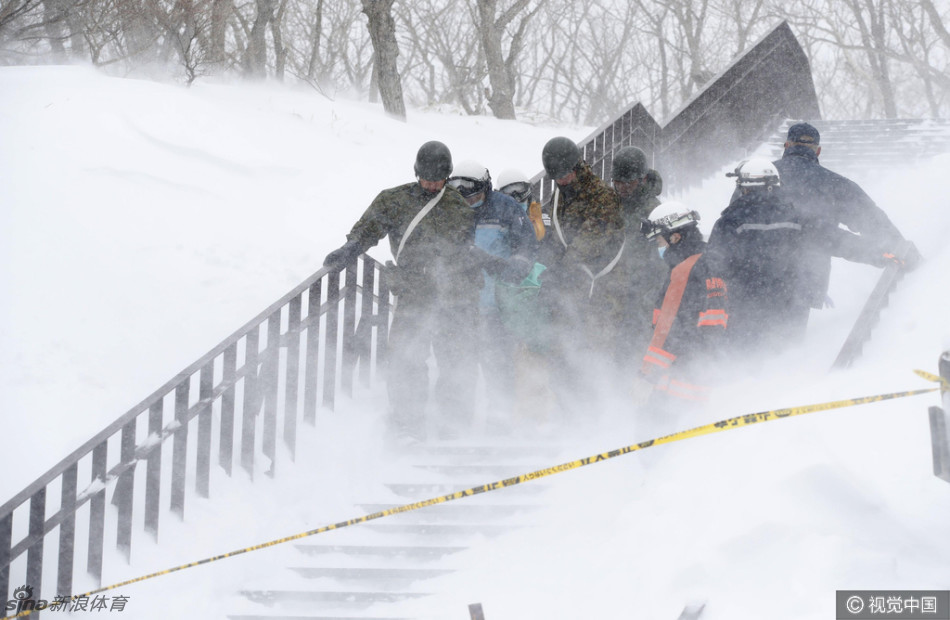 日本滑雪场雪崩 已致8名高中生死亡