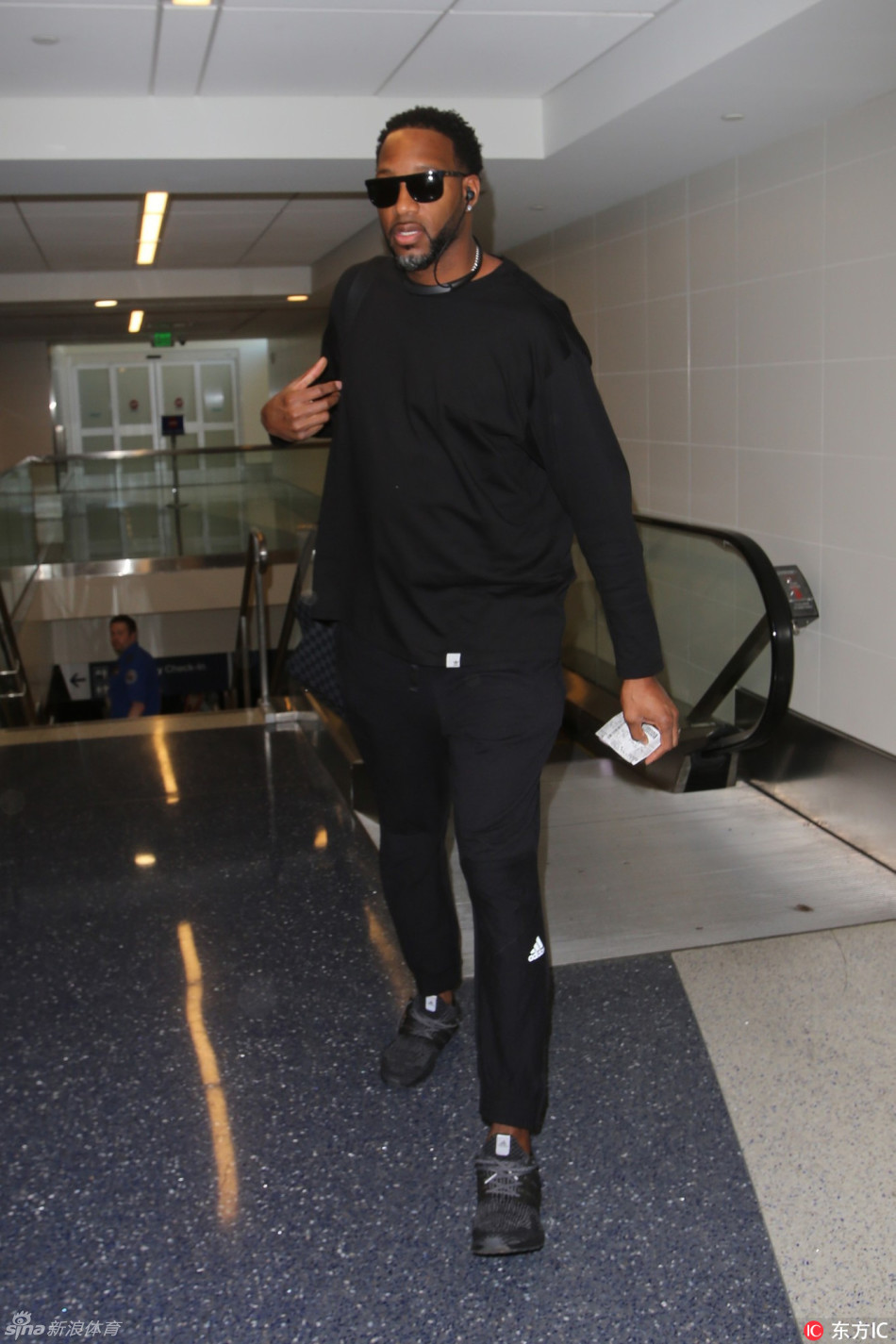 麦蒂全黑look超有型