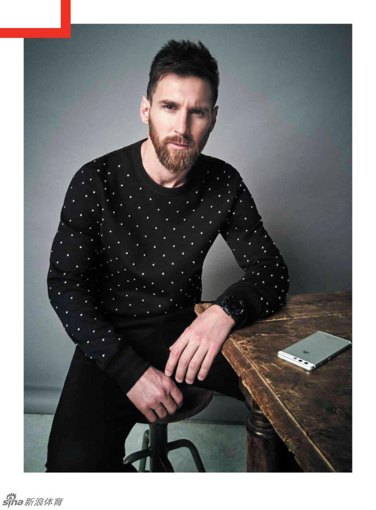 梅西用中国手机拍摄杂志写真