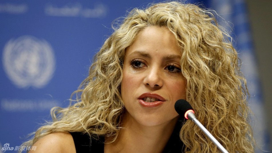 皮克晒夏奇拉截图宣传新歌_高清图集_新浪网