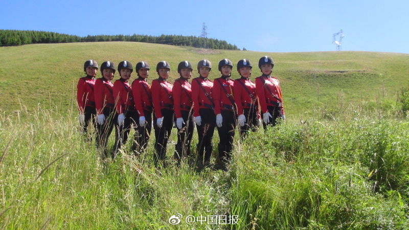 秀美阿尔山靓丽女骑警_高清图集_新浪网