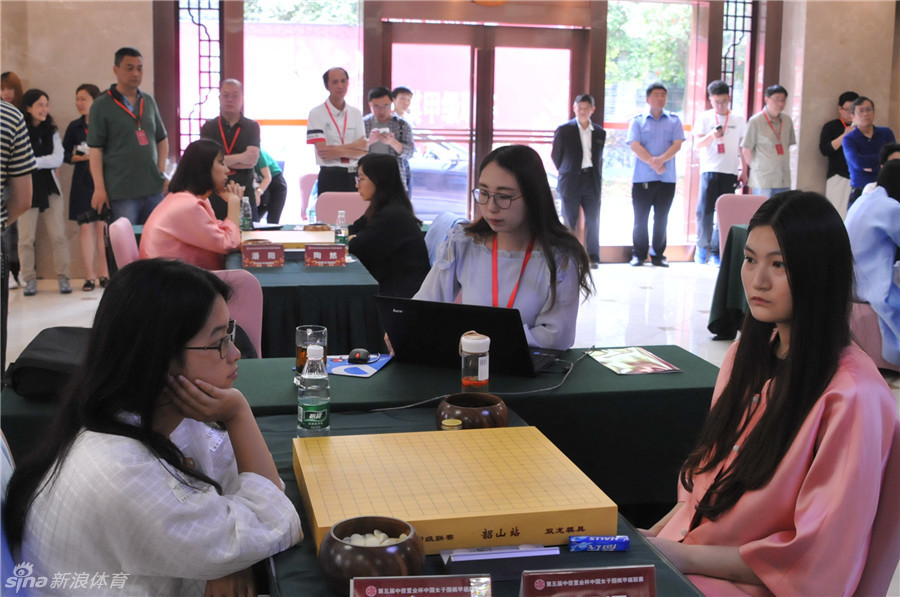 女子围甲首轮开赛_高清图集_新浪网