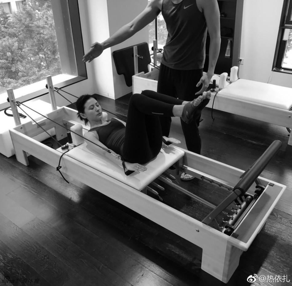 宁贵人热依扎骑马健身秀长腿_高清图集_新浪网