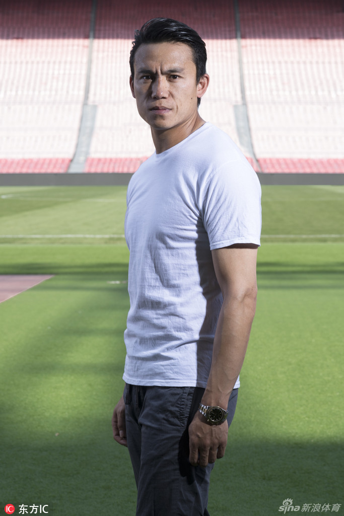 国安大将张晓彬最新写真_高清图集_新浪网