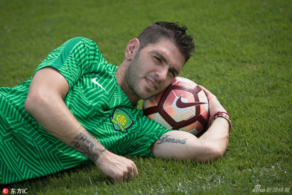 国安外援索里亚诺最新写真_高清图集_新浪网