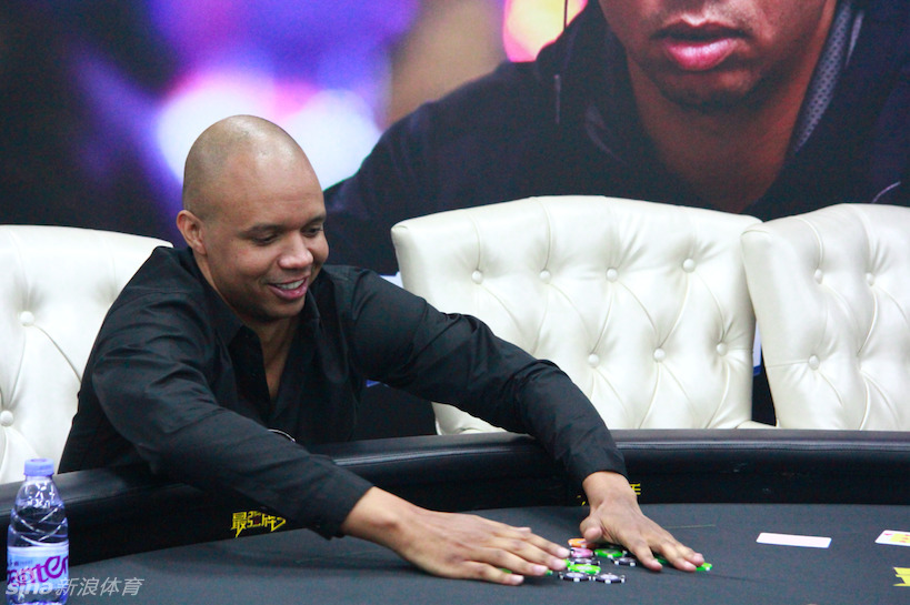 智友德州phil ivey名人挑战赛 德扑大神秀牌技_高清图集_新浪网