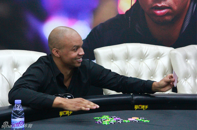 智友德州phil ivey名人挑战赛 德扑大神秀牌技_高清图集_新浪网