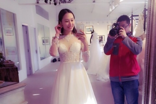 美女试婚纱_婚纱美女(2)