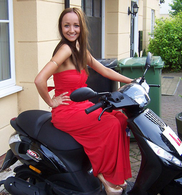 女孩药物过敏皮肤灼伤