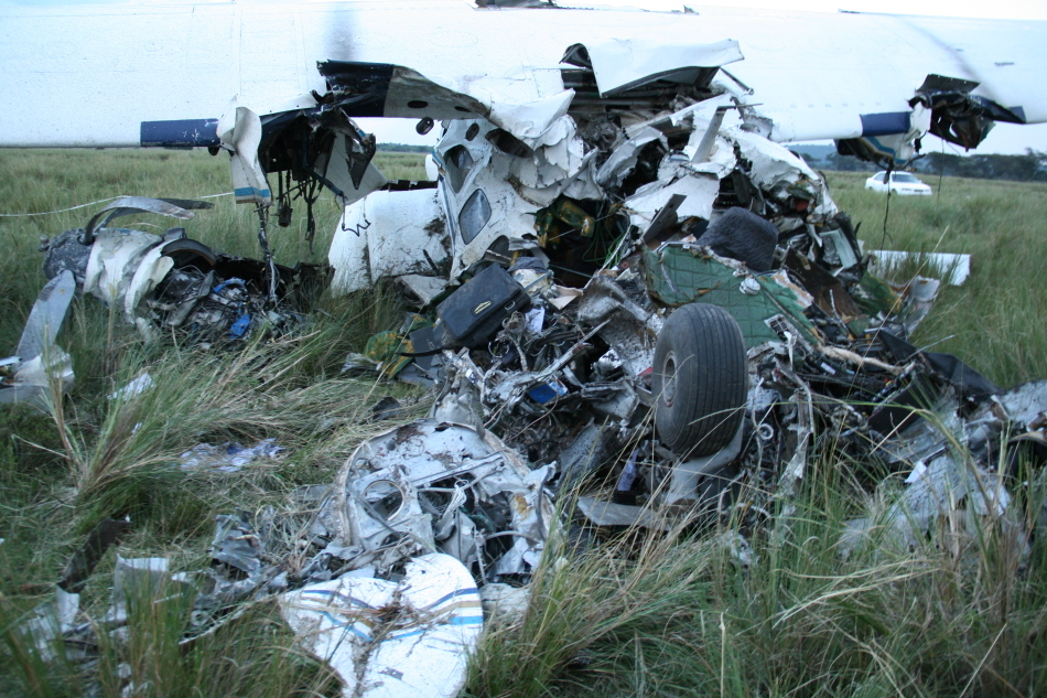 肯尼亚飞机在公园坠毁德国游客丧生