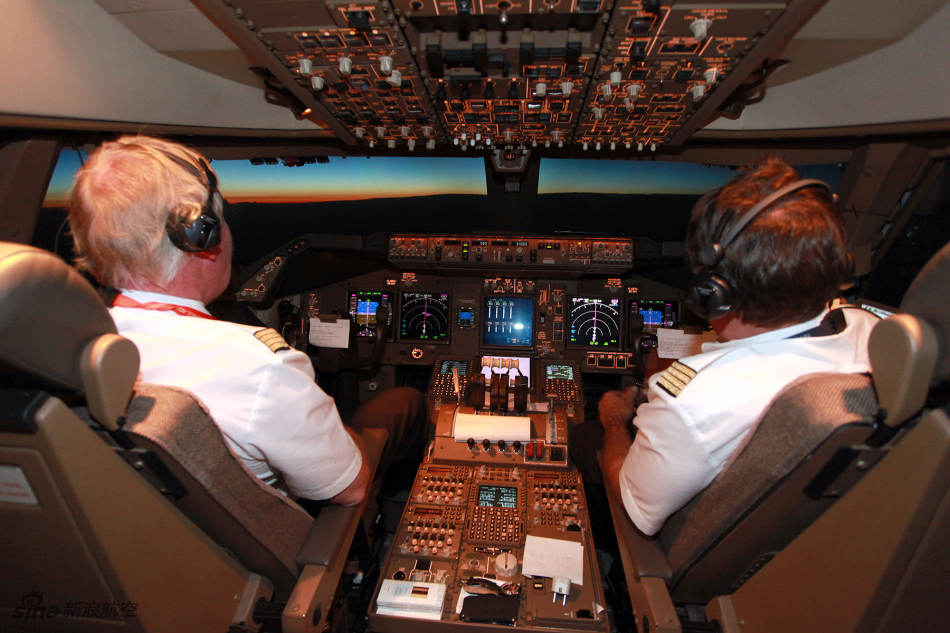 汉莎航空波音747-8客机体验:强大新型驾驶舱工具