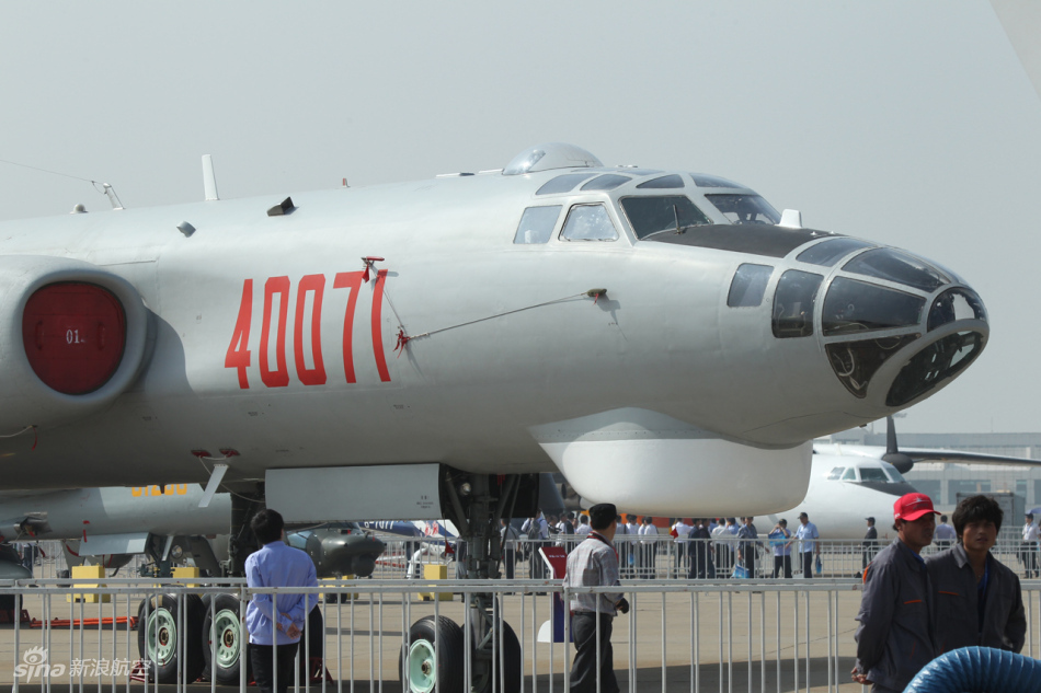 中国空军派出轰六h轰炸机为珠海航展捧场
