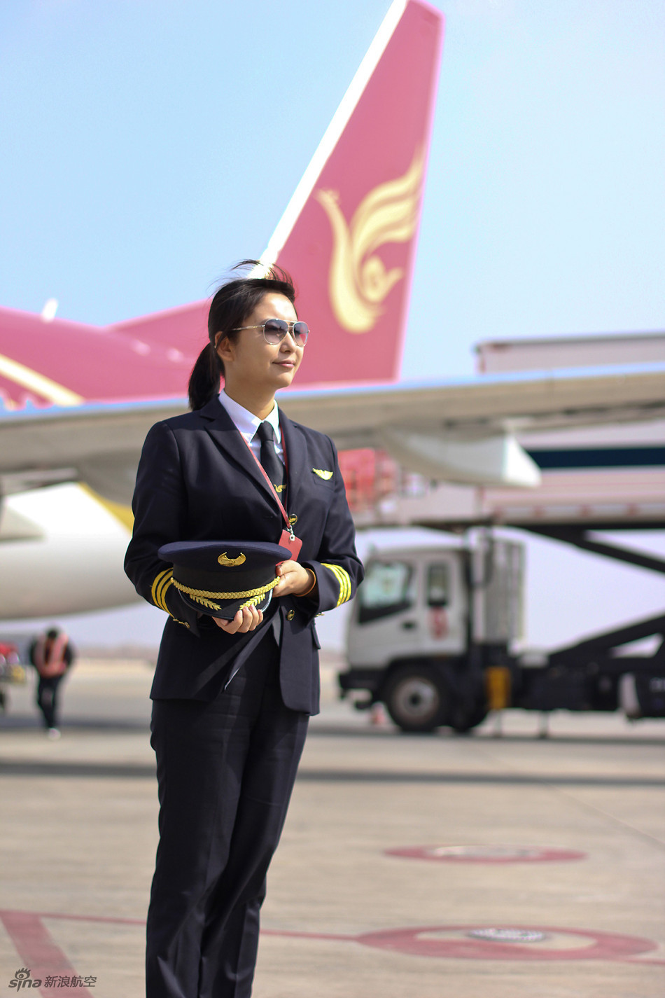 云南民航第一位女飞行员的一天