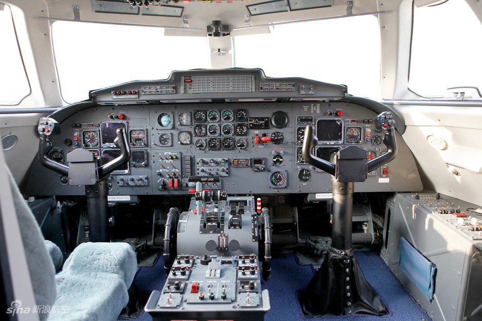 新浪航空现场揭秘国产新舟60客机驾驶舱内部