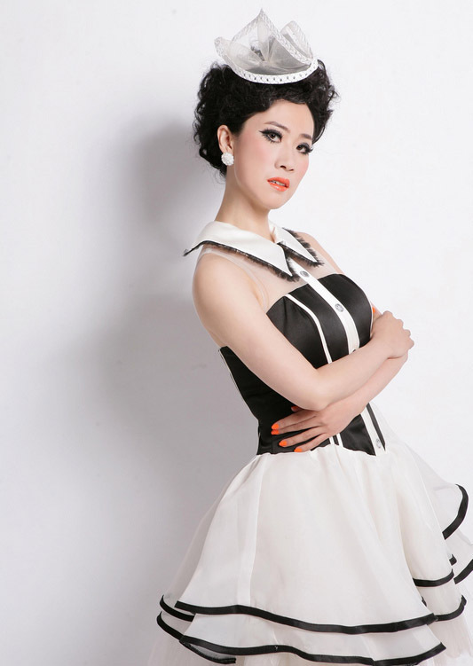 芙蓉姐姐光棍节写真 要为"脱光"再瘦身