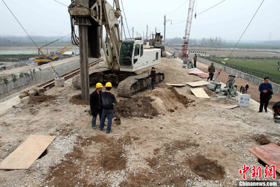 汉宜高铁湖北潜江段部分路基塌陷