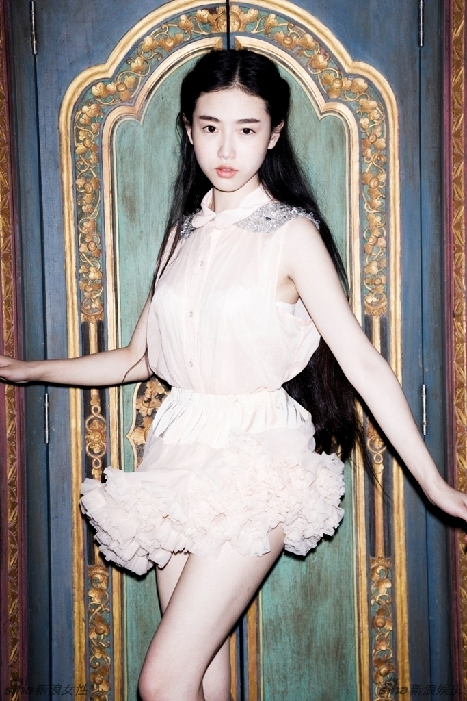 武汉国民美女张辛苑最新写真 彰显独特美感