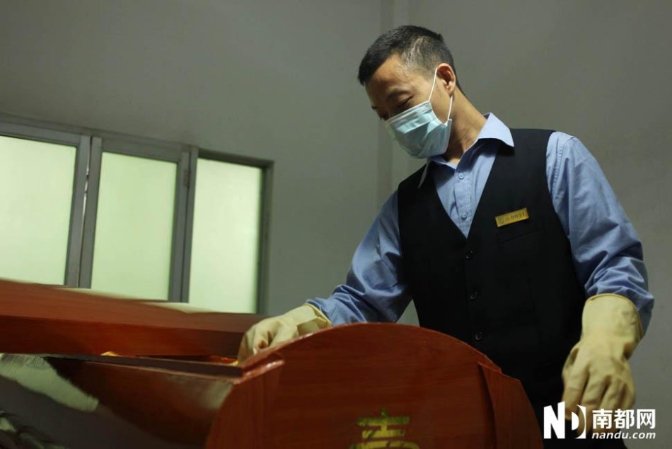 殡仪馆遗体化妆师工作全过程