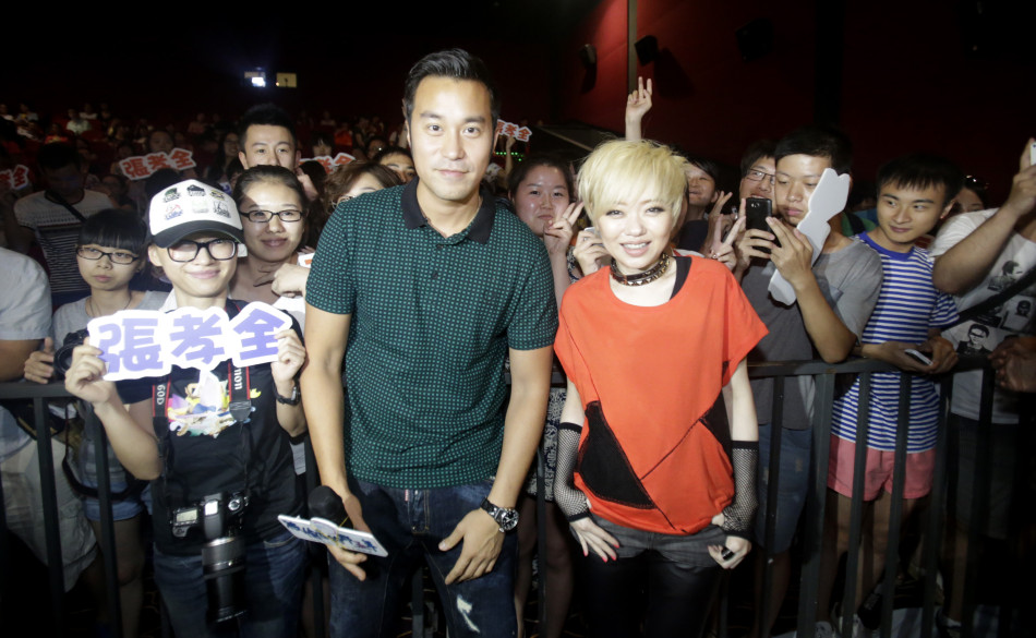 《被偷走的那五年》首映 张孝全引女粉丝尖叫_高清图集_新浪网