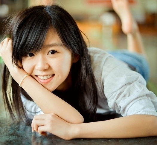 当年宋伊人年仅有16岁时,就已经打扮成熟大胆,动作粗鲁