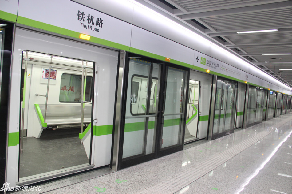 新浪湖北小编尝鲜体验武汉地铁4号线_高清图集_新浪网