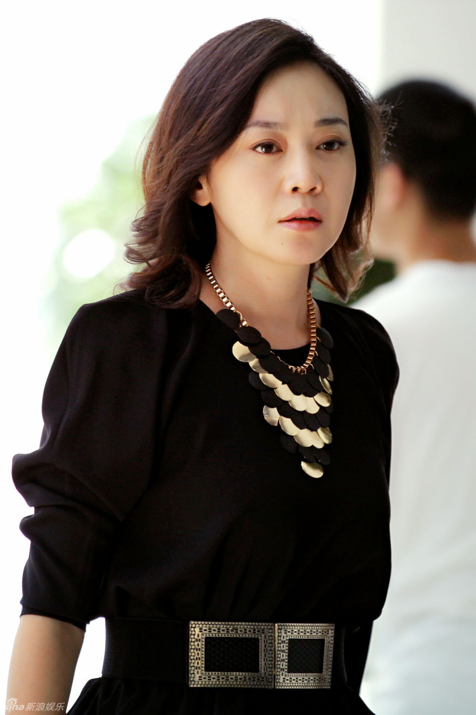 《一仆二主》闫妮变时尚女魔头秀职场御姐范