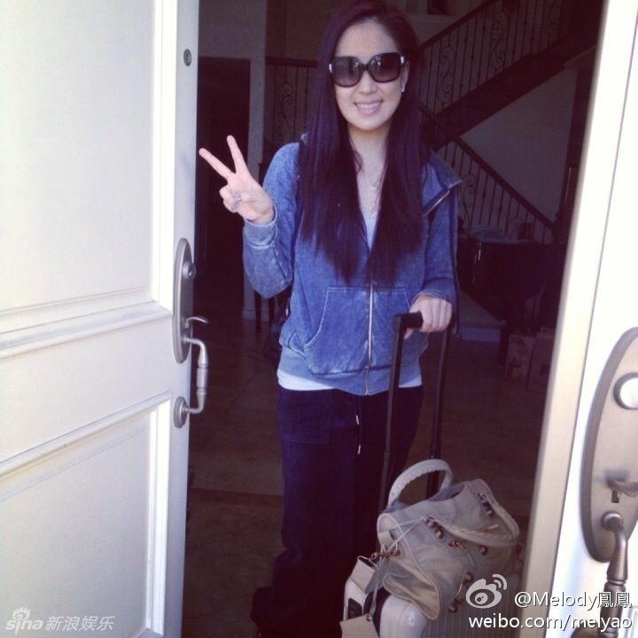 16/ 20吴建豪同母异父的妹妹姚凤凤近日在微博晒出自拍,与6年前参加