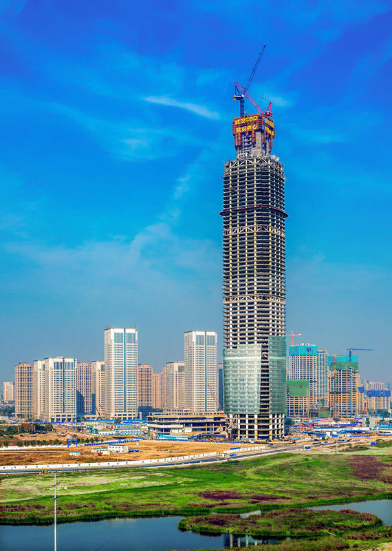 华中第一高楼16日封顶 武汉迎来新高度