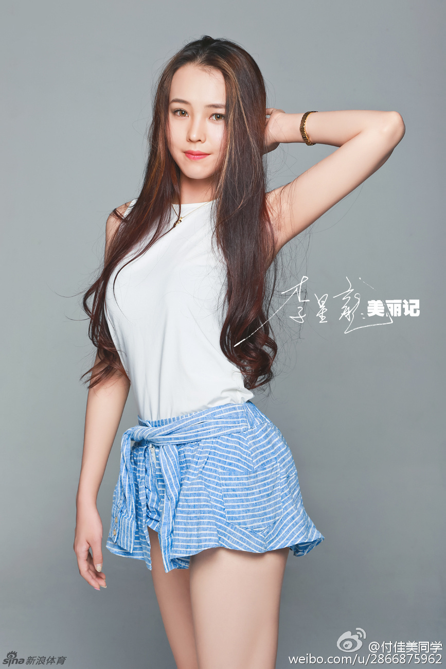 北体大校花曝光新照秀酥胸美腿