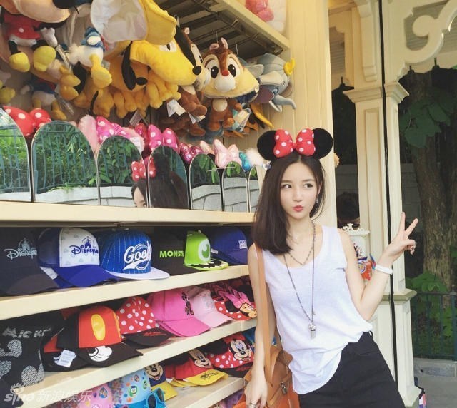 王思聪新女友卖萌照