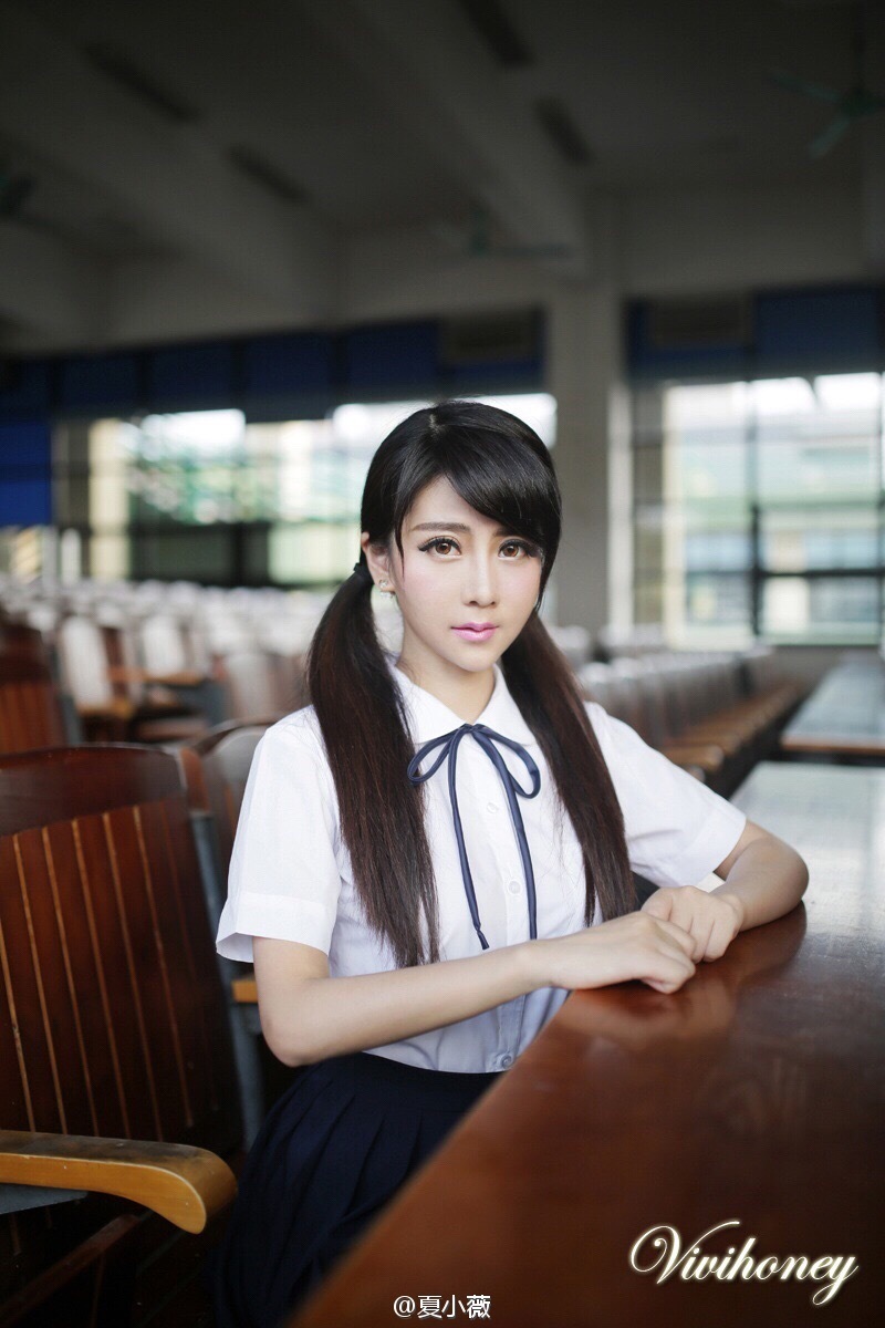 因其高学历,被粉丝称为最美女硕士!