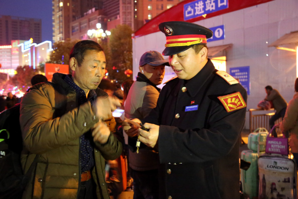 聚焦铁路客运值班站长的一天