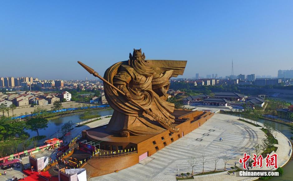 全球最大关公像亮相荆州 青龙偃月刀长70米