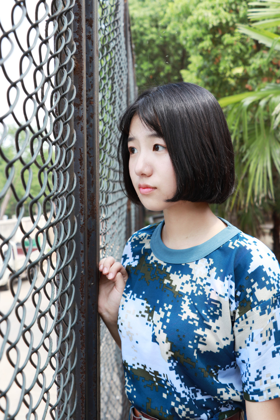 武汉一高校军训女神走红网络 被赞"女版王源"